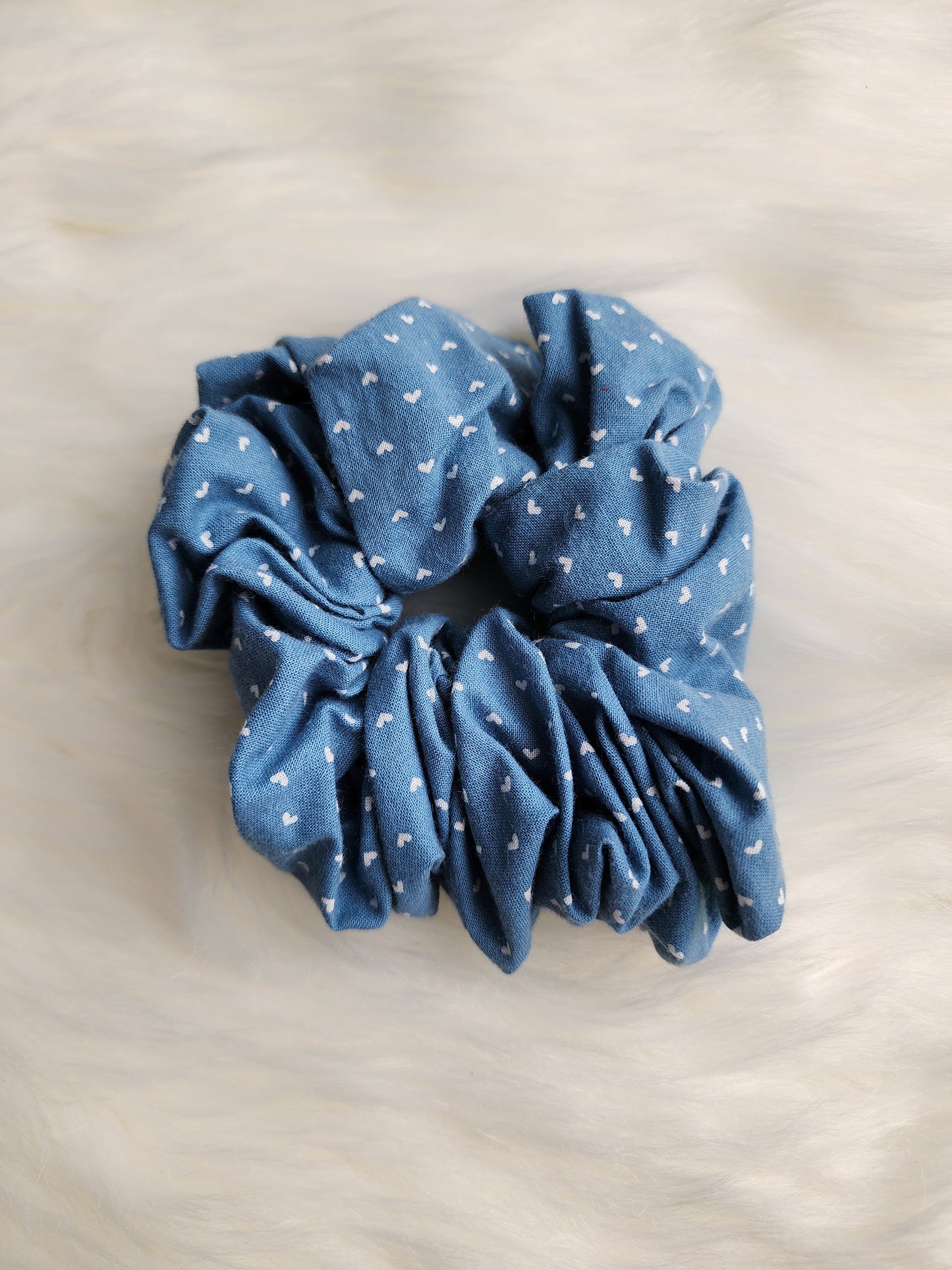 BLUE HEARTS SCRUNCHIE