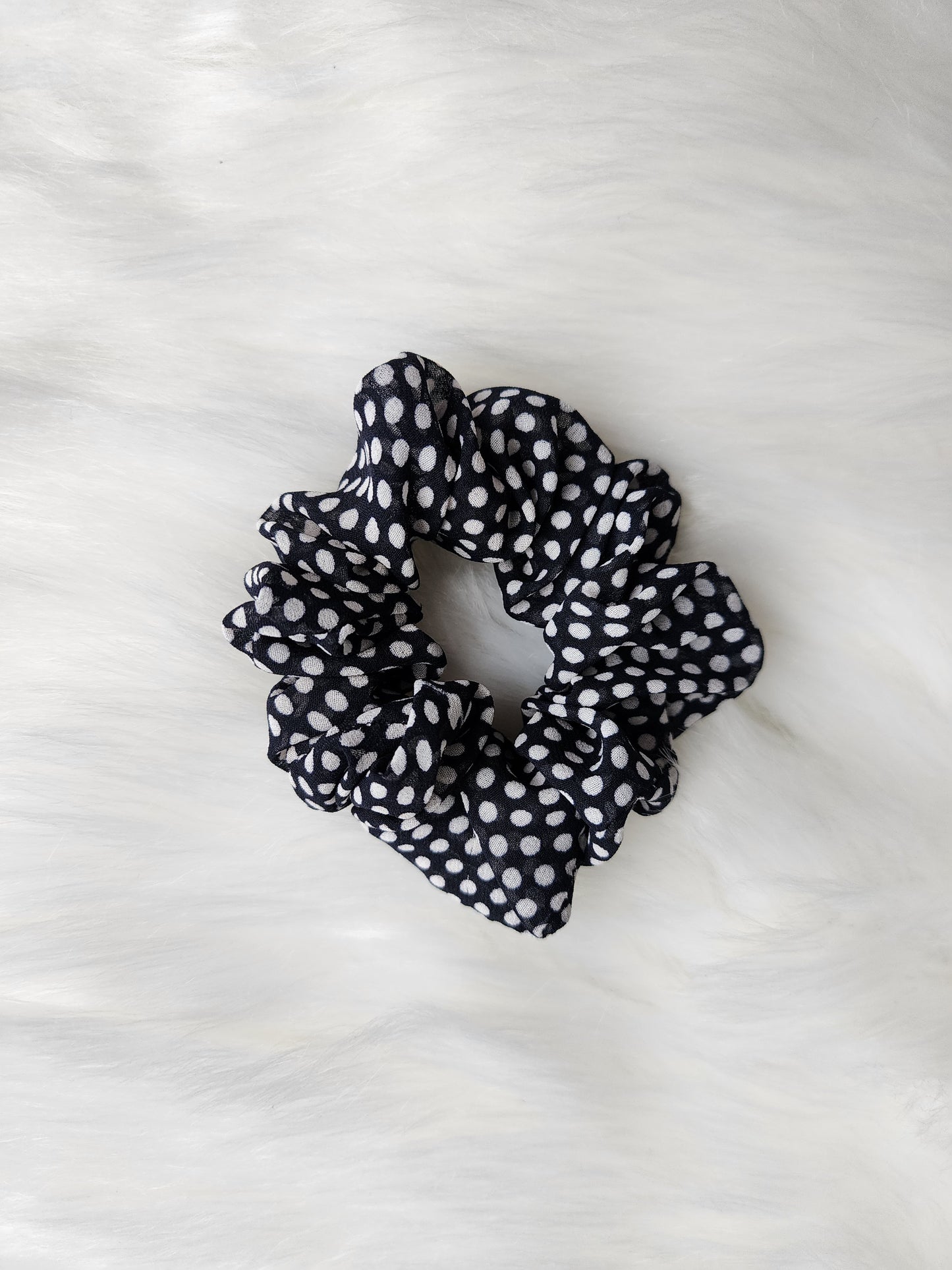 MINI POLKA DOT SCRUNCHIE