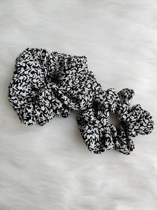 BLACK FLORAL SCRUNCHIE