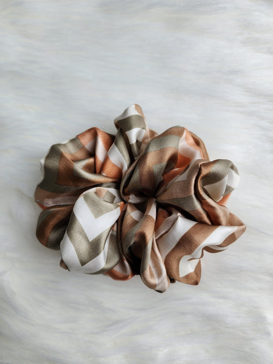 HOLLY SCRUNCHIE
